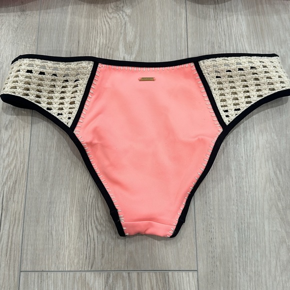 VICTORIA SECRET bikini. Top medium and bottom small. - Picture 4 of 6